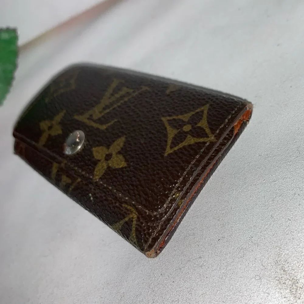 Louis Vuitton Monogram 4 Key Wallet - Picture 4 of 8